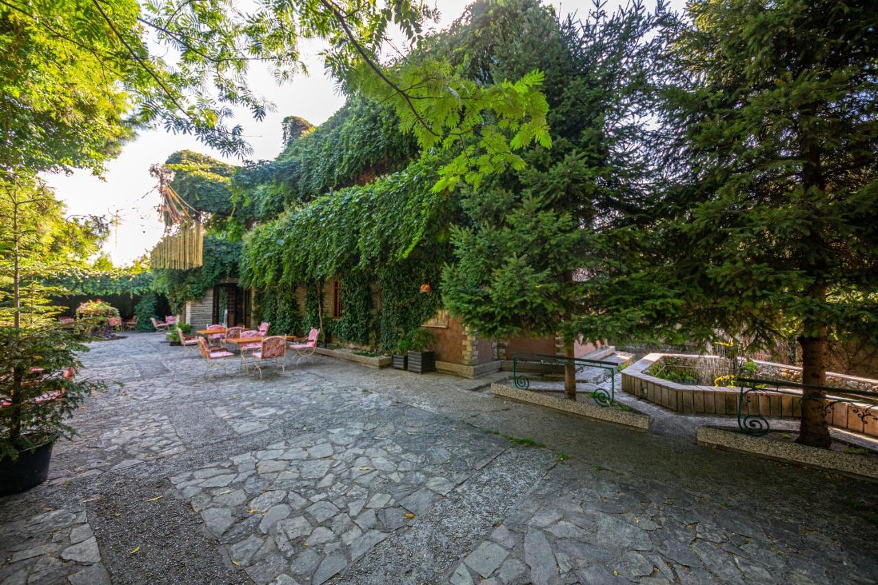 Hotel Legjenda Shkodër Exteriör bild