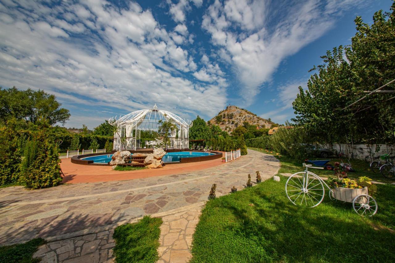 Hotel Legjenda Shkodër Exteriör bild