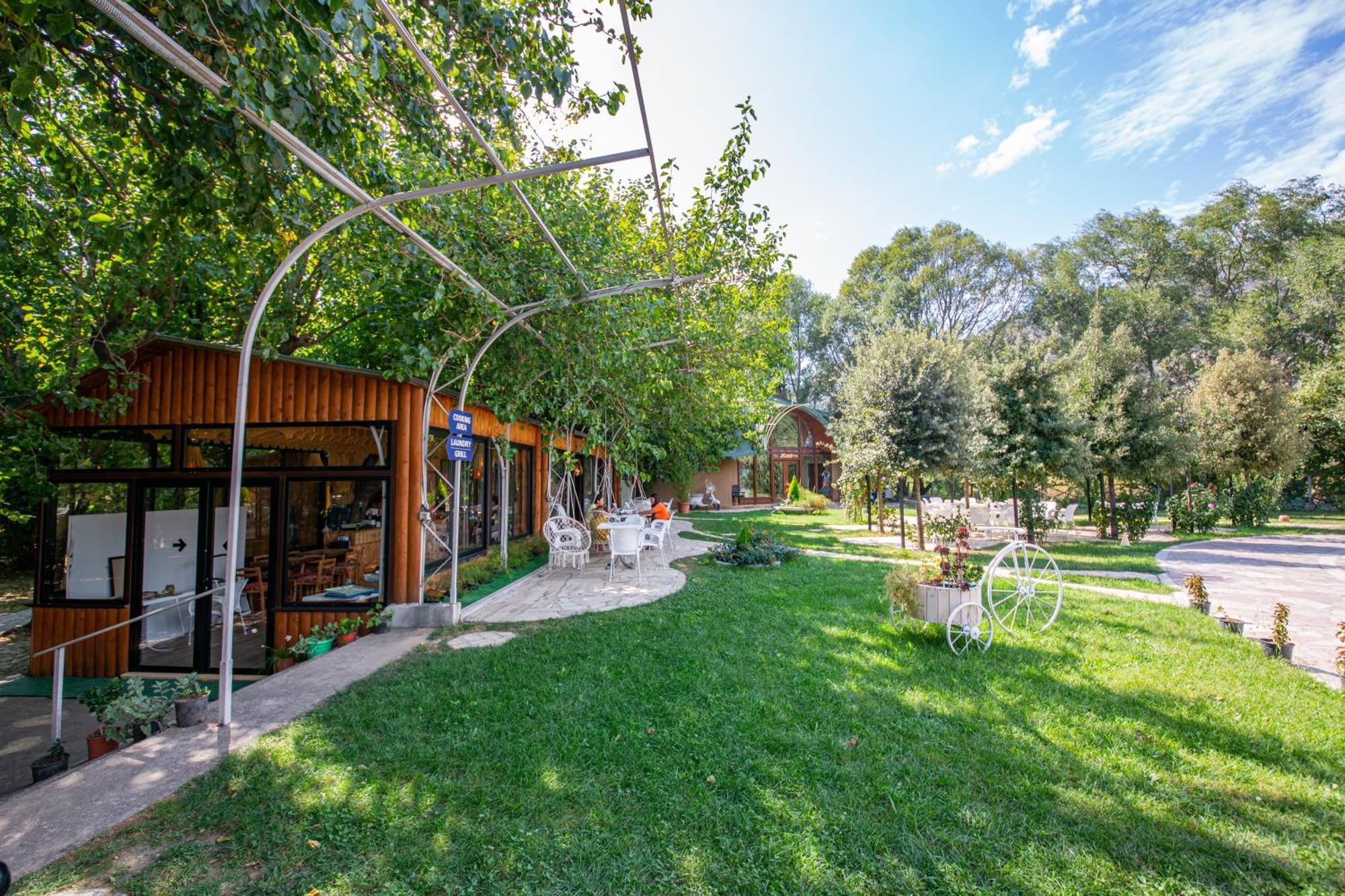 Hotel Legjenda Shkodër Exteriör bild