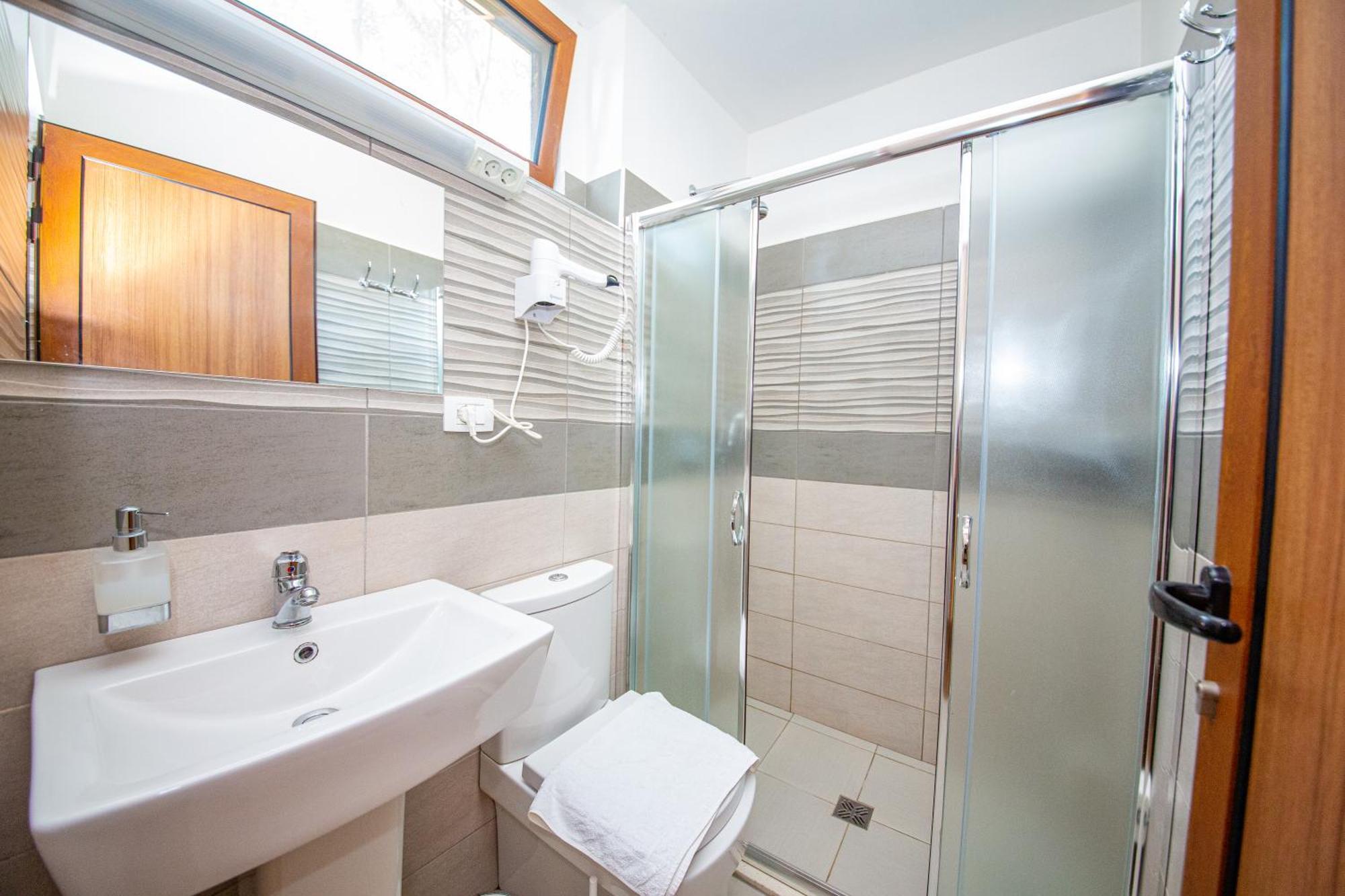 Hotel Legjenda Shkodër Rum bild